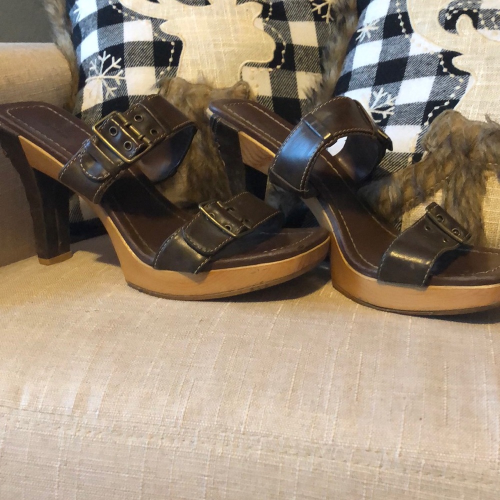 Taunt darn brown size 6 heels